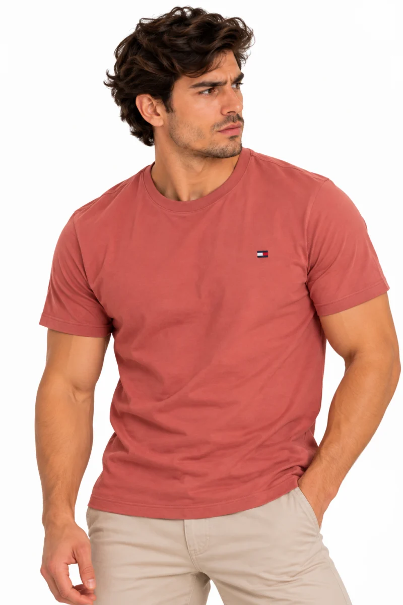 Camiseta Tommy Hilfiger de algodón coral con logo de bandera al pecho