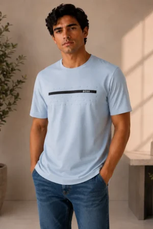 Camiseta Hugo Boss cuello redondo celeste con franja en relieve