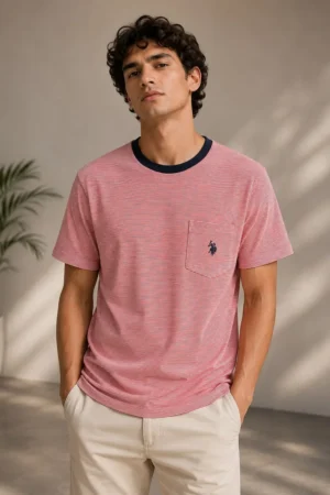 Camiseta U.S. Polo Assn. de algodón con rayas finas rojas y bolsillo