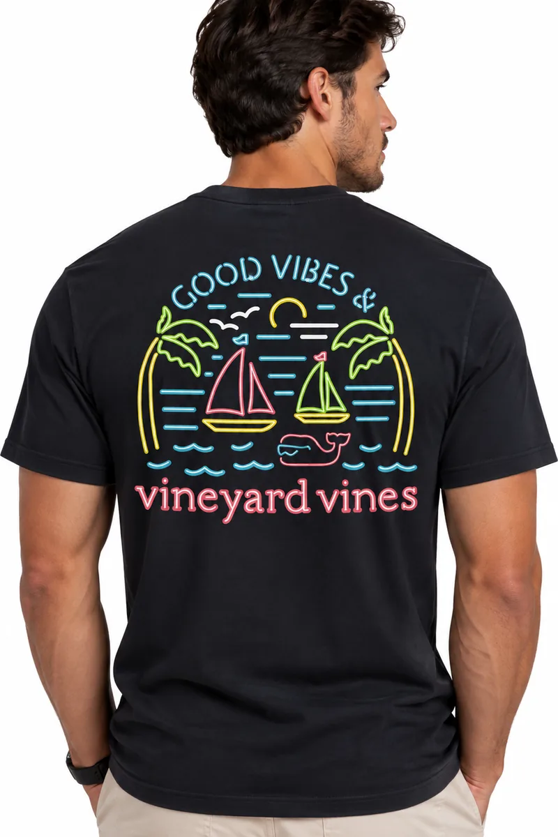 Camiseta de Algodón Good Vibes Vineyard Vines azul marino, vista de espalda