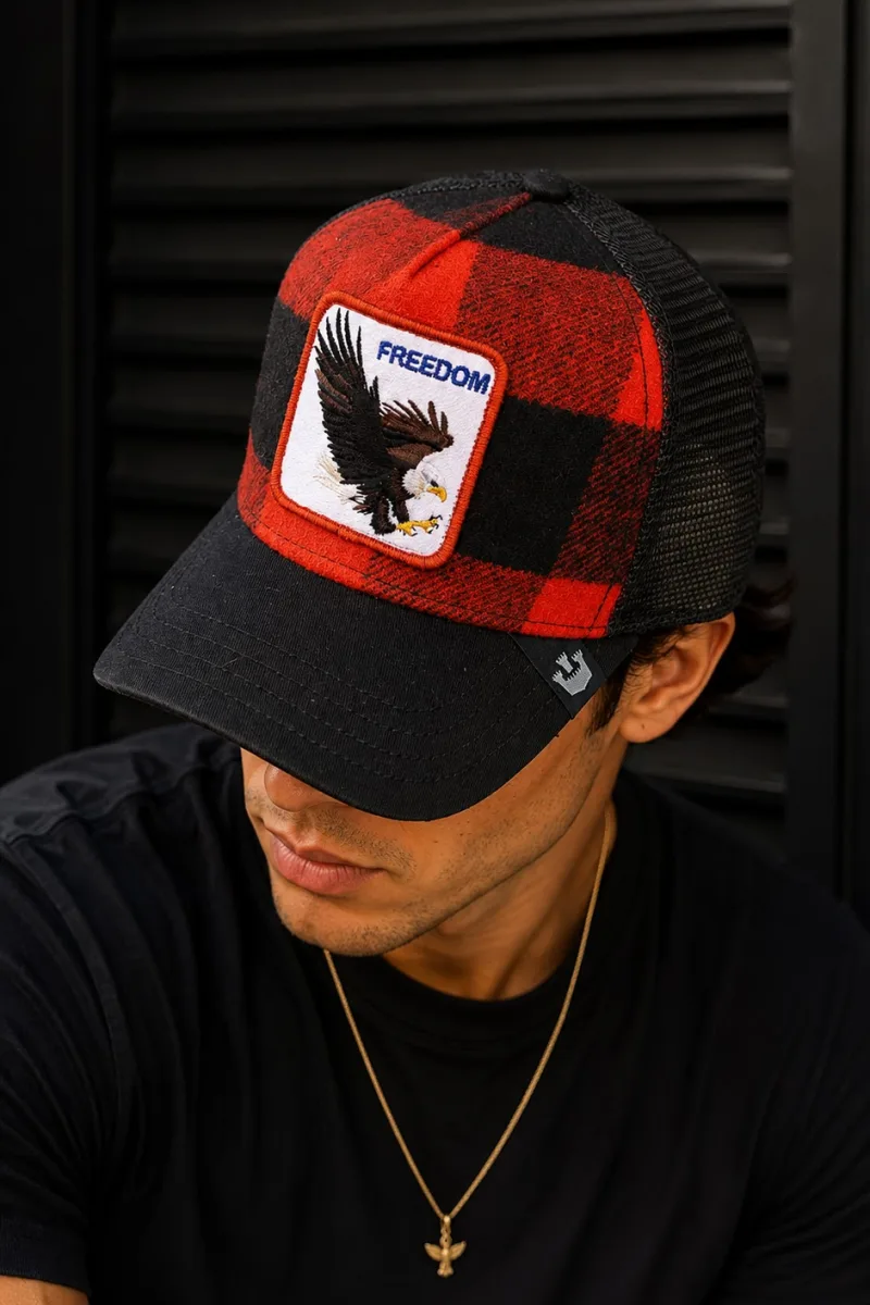 Gorra Trucker Águila Freedom Goorin Bros color rojo con negro