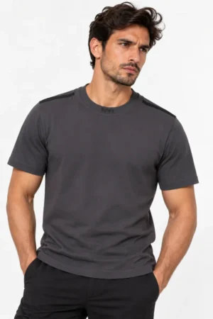 Camiseta Hugo Boss cuello redondo gris oscuro con detalle en los hombros