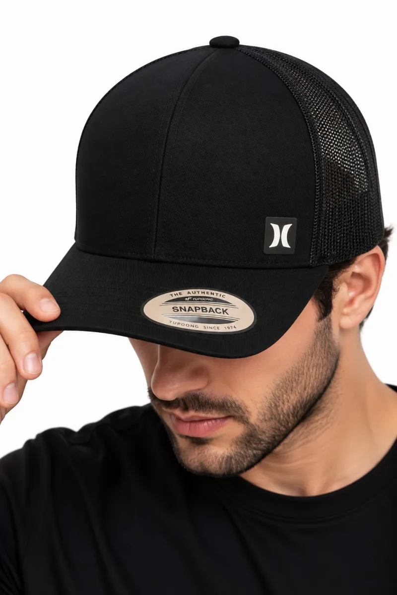 Gorra Trucker con Logo Pequeño Hurley color negro