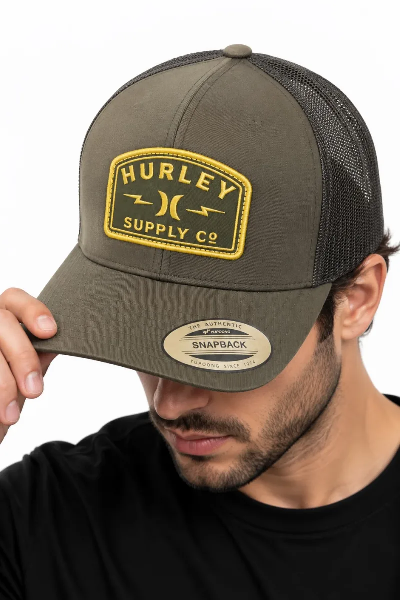 Gorra Trucker con Parche Amarillo Hurley color verde oliva