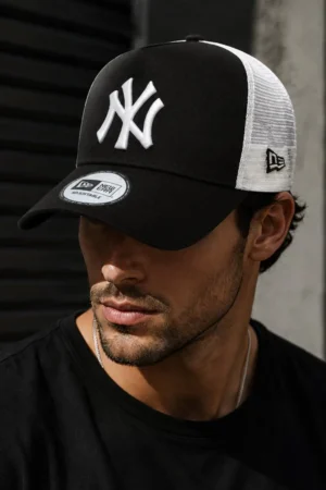Gorra Trucker con Logo NY New York color negro con blanco
