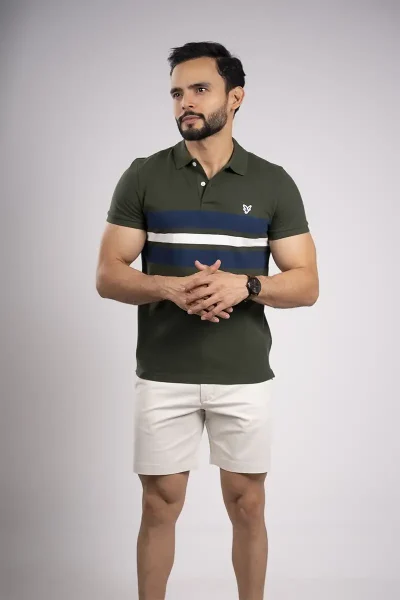camiseta estilo polo a rayas o franjas color verde con azul y blanco 01