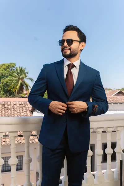 traje-formal-azul-marino-corbata-vino-hombre-01