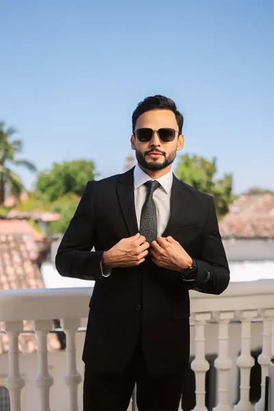 traje-formal-negro-corbata-gris-hombre-01
