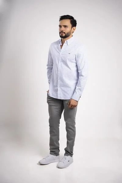 vineyard-vines-camisa-manga-larga-de-algodon-color-celeste-con-blanco-01